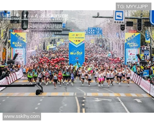 武汉城市马拉松中街舞队展现出色团队协作与激情表演的精彩点评